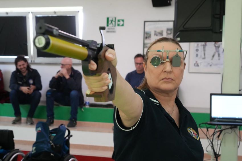 Scanferla infallibile, è sua la pistola 10 metri